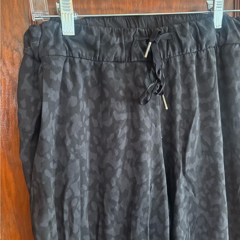 Lulu Lemon Black Leopard Print Joggers🐆